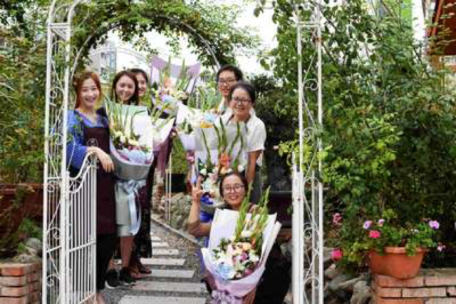 什么是鲜花的花艺德信娱乐