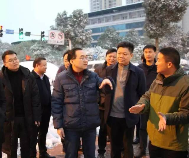 30日晚,市委书记周辉,市领导王湘云,李佑明,冯智君,贺立权,李磊及相关