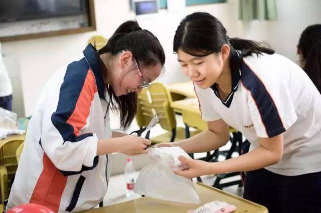 学校简介:南京外国语学校位于南京市玄武区北京东路,是全国首批外国
