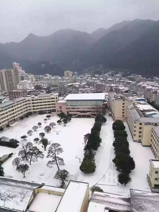 梧州周边也能看雪啦!下雪景色美美哒～但要注意安全!