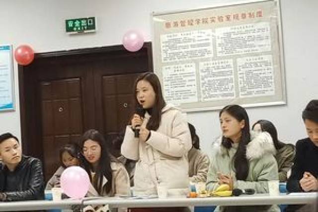 营销二班 韩 霜 旅游二班 王萌萌 酒店一班 宋亚琼 酒店一班 蔡欣倩