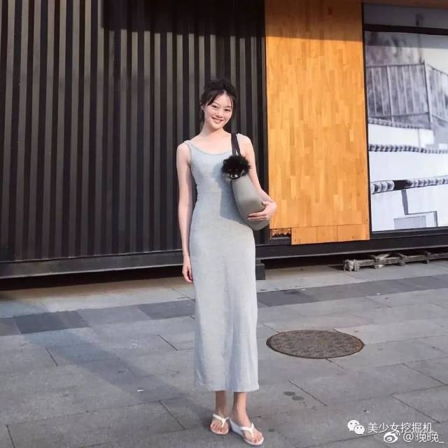 晚晚丸子头爆红,贵妇风穿搭却被吐槽像大妈,还这么多人模仿她!