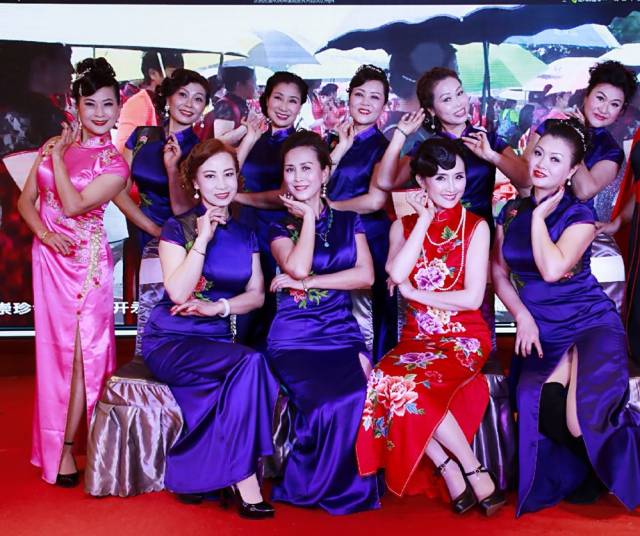 等节目荣获省,市舞蹈大赛奖…… 2016年创作排练的女子集体旗袍戏曲