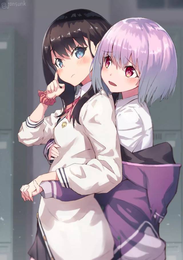 百合是描绘了女孩子间的恋爱的作品,那种可爱的女孩子间亲密无间的