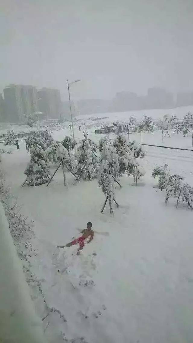 ��������������ѩ�ˣ����ӭ����ѩ����������Ȧ��������Ȫ����