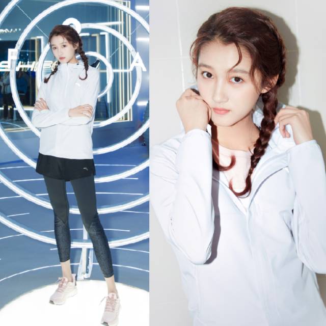 关晓彤终于秀美腿星空流苏裙配长筒靴美得高调扎苹果头太可爱