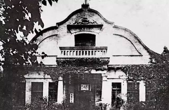 1922年,李英杰考入国立北京艺术专科学校,也就是后来的北平艺专.