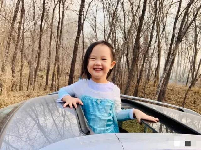 央视主持人杨帆自曝3岁女儿,笑眼弯弯好可爱,没有杨帆