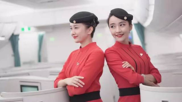 四川航空空乘制服全面换新,"红"动你的2019!