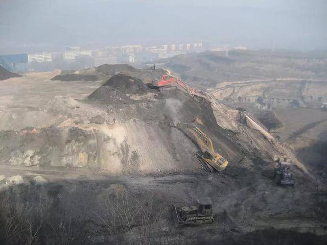 矿区废弃地土地整治的实施程序是挖填方→土地平整→覆土.