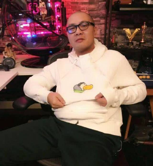 熊猫主播刘杀鸡跳槽遭起诉 被索赔违约金3000