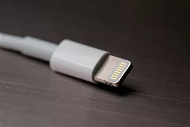 超越Win 7;三星关闭天津手机工厂…企业展示【简讯】Win 10市场