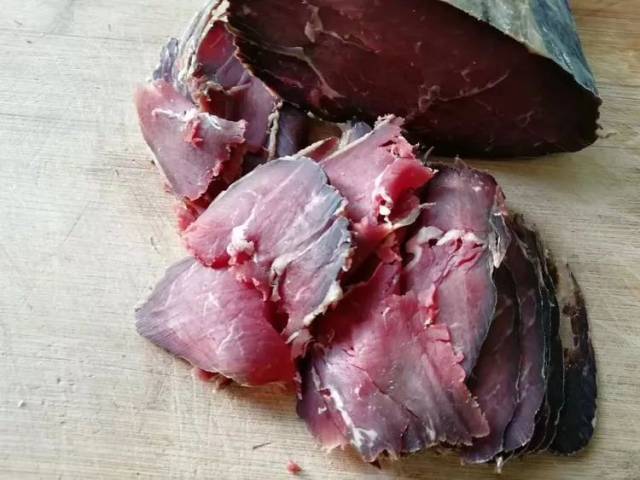 舌尖上的云南:寻甸菜牛干巴