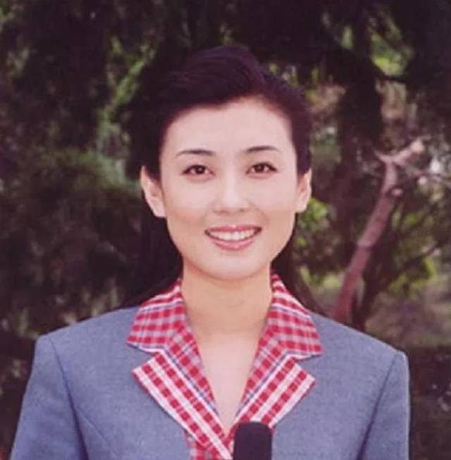 李红,1978年出生,2003年正式进入到中央电视台担任中文国际频道《海峡