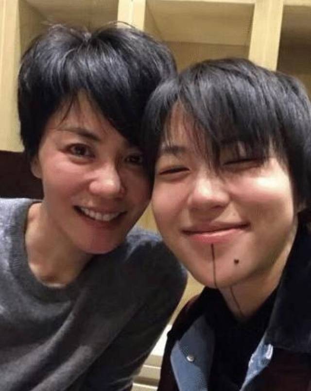 王菲女儿窦靖童出家, 宗萨仁波切亲自剃度, 知道原因我只佩服王菲