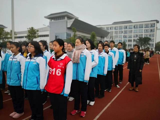 服了,犍为这位女老师日子过得充实!