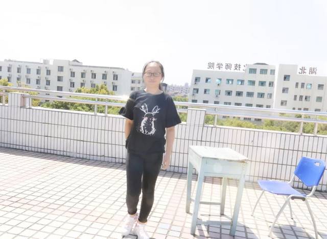花样年龄的技校女生:徐水灵