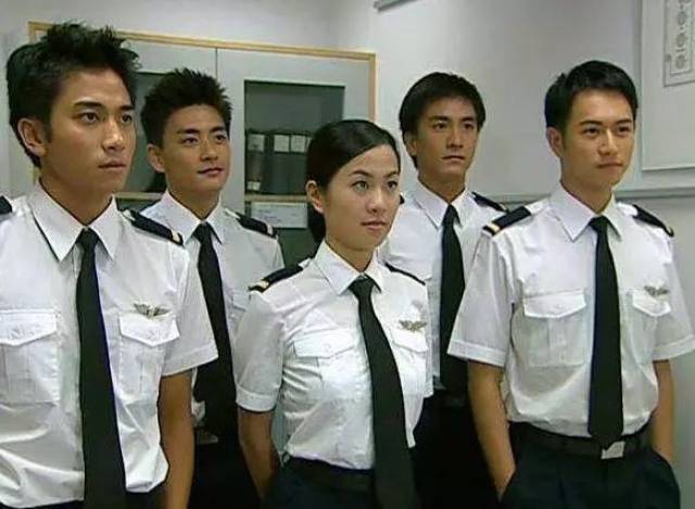 同样在2003年, 《冲上云霄》播出 陈键锋作为二线男演员,与叶璇搭档