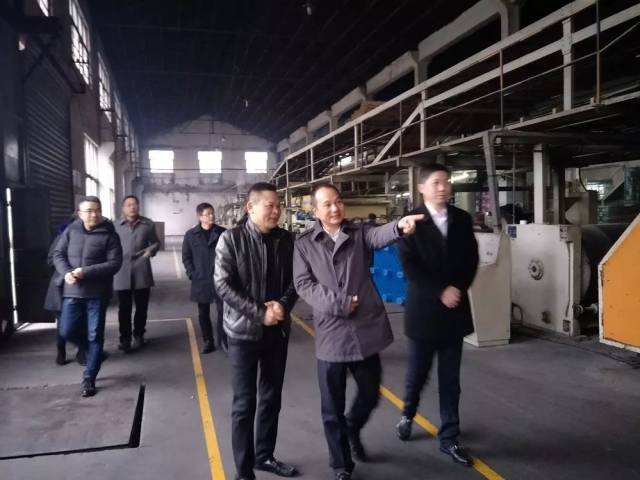 县人大常委会主任许益伟