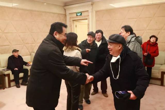 王钧时执棒天交献新年祝福,新老艺术家同台亮相,交响事业薪火相传