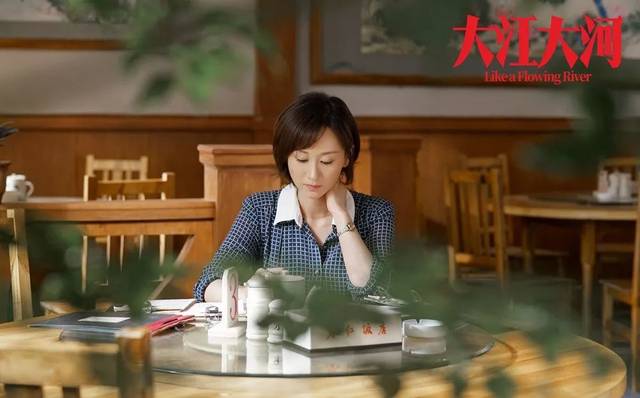 继《延禧攻略》里的愉贵人，盐城人练练在《大江大河》里又担纲主演