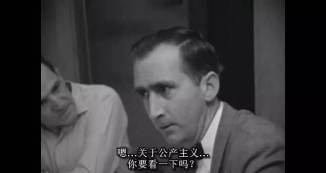 片中几位推销员经常会聚在一起,消遣彼此推销过程中的"趣事",其实是