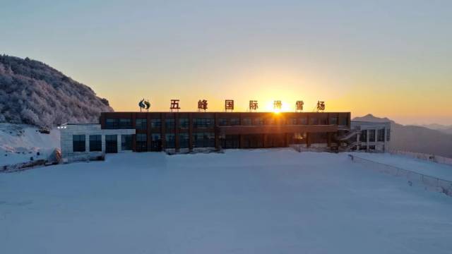 湖北这座新开的滑雪场,让你在南方也能尽享雪韵,畅爽滑雪!