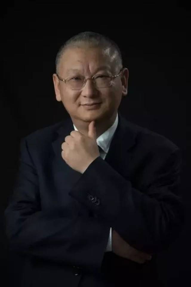 栏目对隆基股份总裁李振国进行了专访,隆基股份董事长钟宝申登上