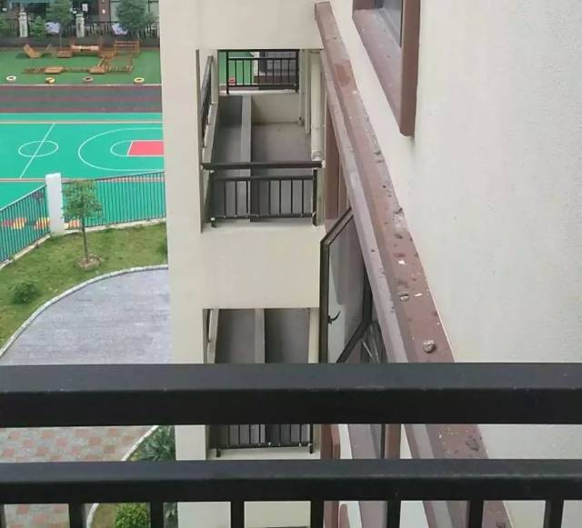 带花池阳台实景图