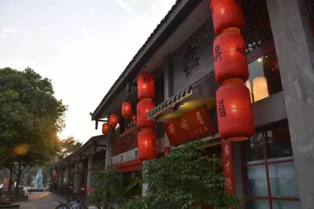 乐山十大美食街之——峨眉山"食为天美食街"