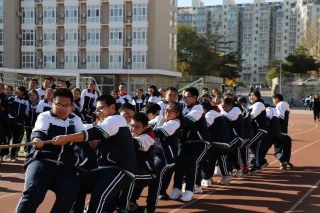 冬日何须束手脚 万类霜天竞自由 —— 良乡中学开展多