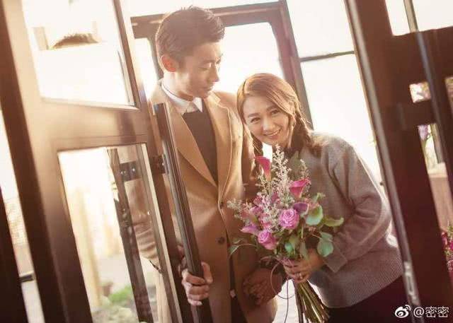 亚洲杯中国太太团：陪伴是最长情的告白有人一毕业就领证