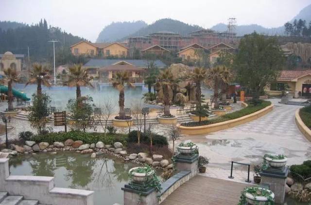清水温泉为中国十三大名泉之一,温泉水为高热矿泉水,水温54℃,富含