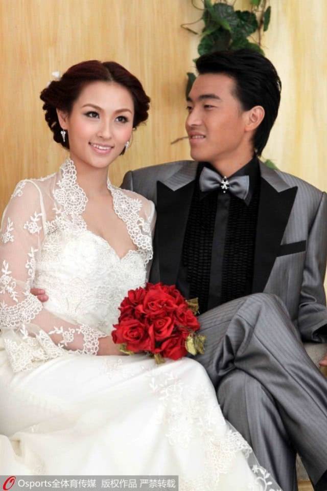 亚洲杯中国太太团：陪伴是最长情的告白有人一毕业就领证