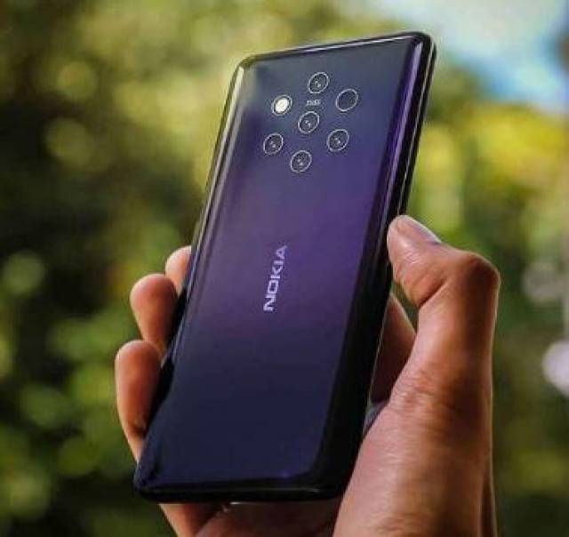 疯狂的诺基亚9 pureview手机,展示了6个摄像头