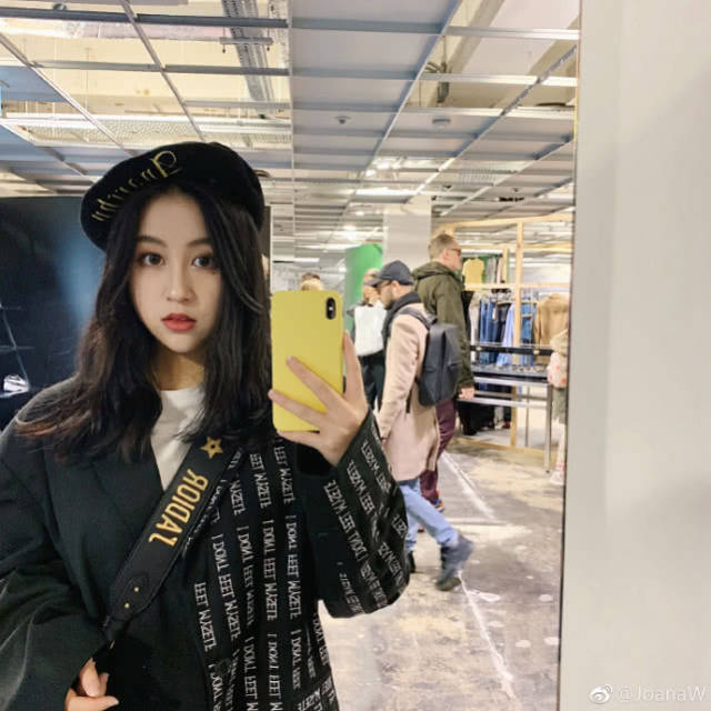 亚洲杯中国太太团：陪伴是最长情的告白有人一毕业就领证