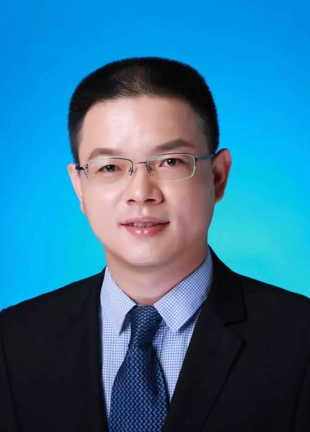 徐阳律师执业13年,致力于合同纠纷,婚姻继承,劳动等民商事方面的法律