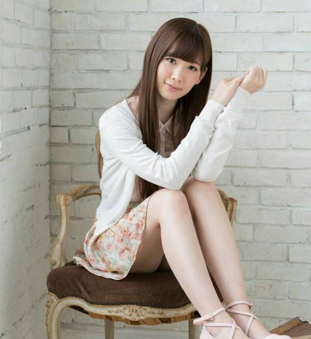 神隐一个月!20岁明里紬晒视频,庆祝新年!身材暴