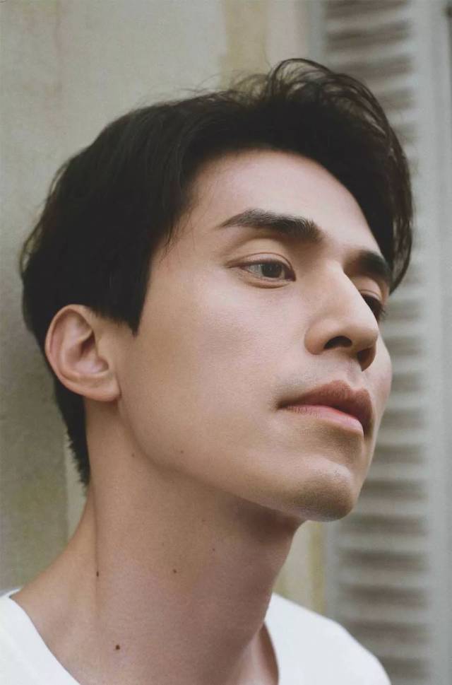 ysl请日本男歌星当妆容模特?2019头一件事就是教你男朋友化妆