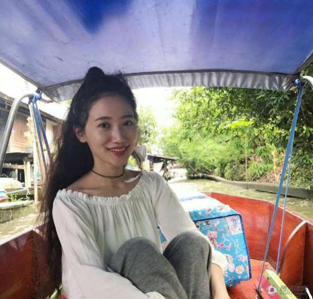 亚洲杯中国太太团：陪伴是最长情的告白有人一毕业就领证