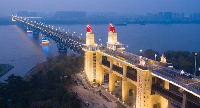 扬子江隧道夜间封闭管养3个月!大桥通了,但桥北人民堵得又想封桥了…