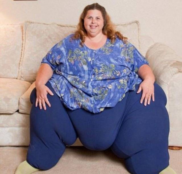 摄影揭秘全球最胖女人!增肥到660斤创吉尼斯记录,只为挽回前夫