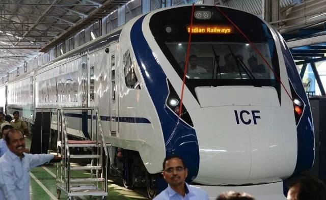 印度国产最快速列车Train 18将投入运营(视频+