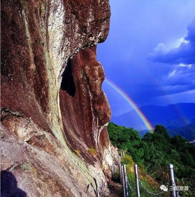 级旅游景区瑞云山总面积10平方公里,是福建省最大的火山岩地貌风景区