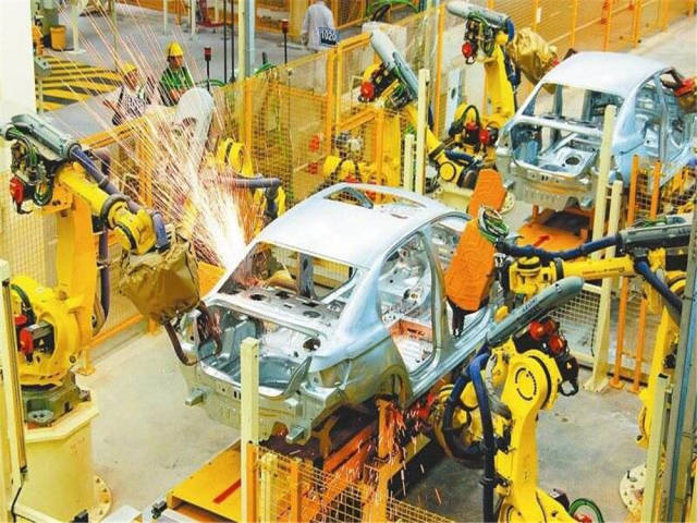 焊接机器人自动化生产线在汽车摩托车行业替代人工作业