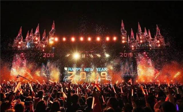 看五月天的《转眼》MV:后来发现,真正摧毁爱情