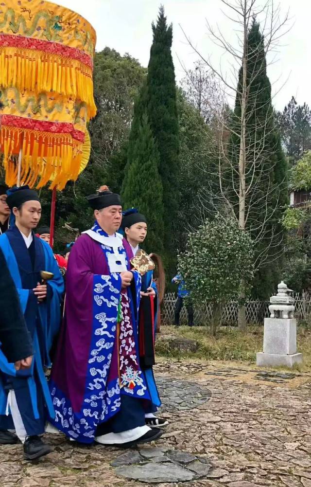 12月25日,刚升座为天台山桐柏宫监院的郭嗣昶道长率众到鸣鹤观接师