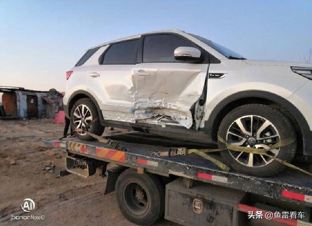 长安cs55对阵奥迪a6l仅损失一个车门,网友:谁说国产车