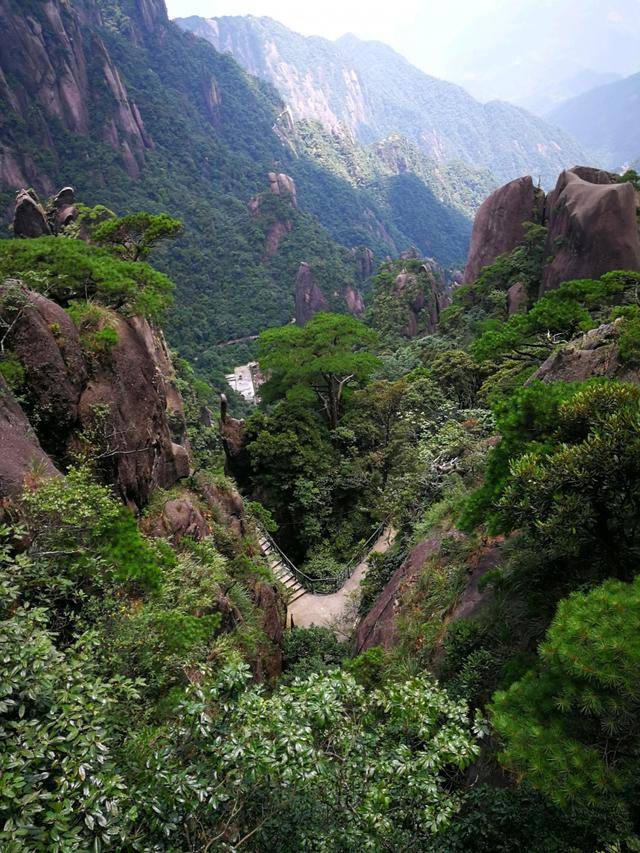 的上饶市也有一处比黄山还要美的风景名胜区,同样也是国家5a级景区,到