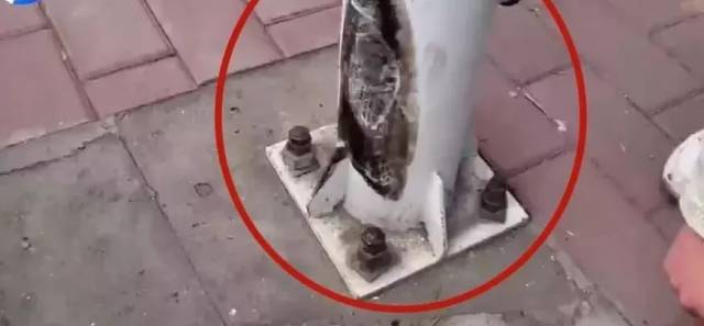 许昌发生惨烈车祸,一名在路边写作业的小女孩当场身亡图片